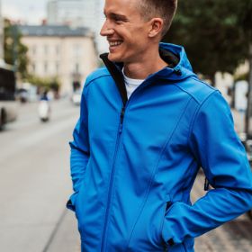 Slika Moška softshell jakna s kapuco em603