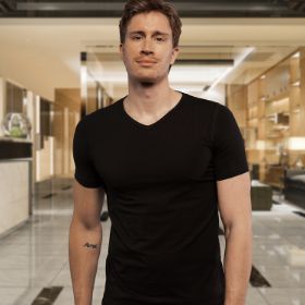 Slika Moška majica z v izrezom em108